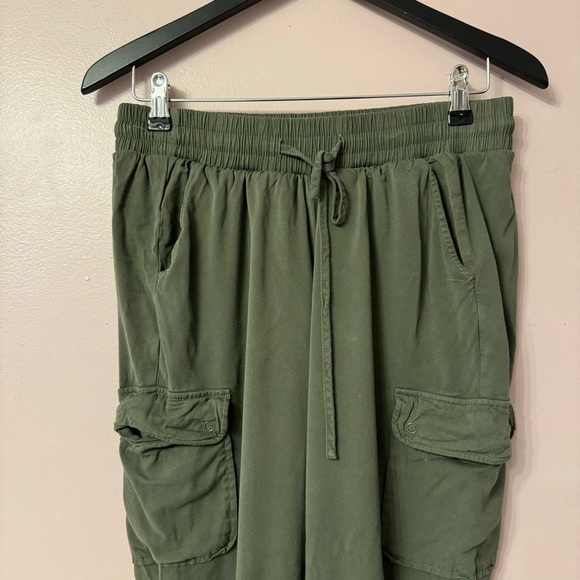 Torrid Relaxed Fit Jogger - Challis Olive Green Women Size 00 - Picture 5 of 8